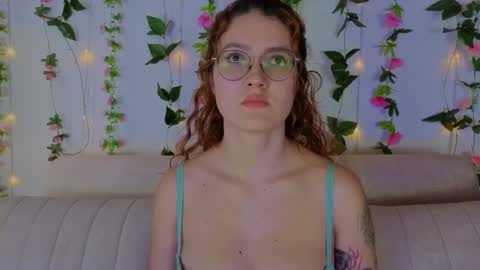 Snapshot of miawinxxx848 chatting on October 21, 9:26 pm Mia Winx online show from October 21, 9:26 pm