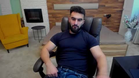 Snapshot of micahlane chatting on November 12, 5:52 am MicahLane online show from November 12, 5:52 am