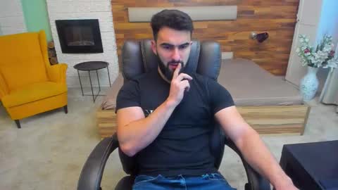 Snapshot of micahlane chatting on November 16, 5:46 am MicahLane online show from November 16, 5:46 am