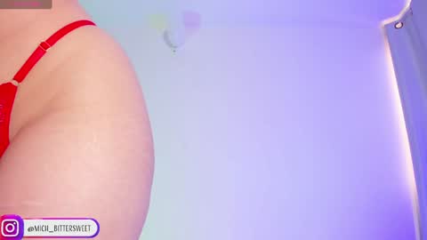 Snapshot of mich_bittersweet chatting on February 2, 9:23 pm online show from February 2, 9:23 pm