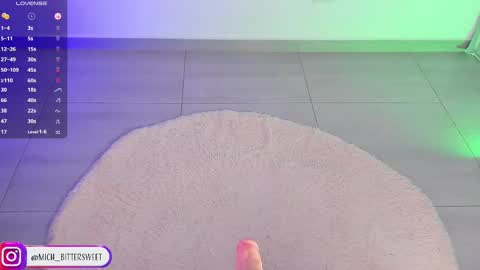 Snapshot of mich_bittersweet chatting on February 10, 6:24 pm online show from February 10, 6:24 pm