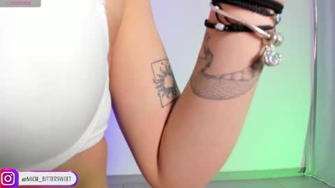 Snapshot of mich_bittersweet chatting on February 12, 6:09 pm online show from February 12, 6:09 pm