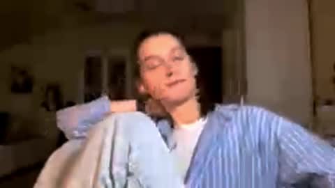 Emily online show from November 20, 2:39 pm