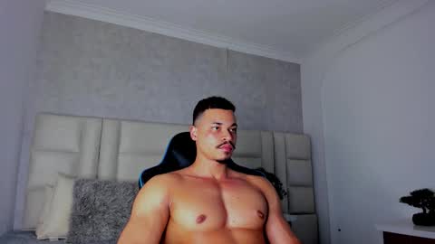 Snapshot of michael_reinolds chatting on November 6, 2:34 am Michael online show from November 6, 2:34 am