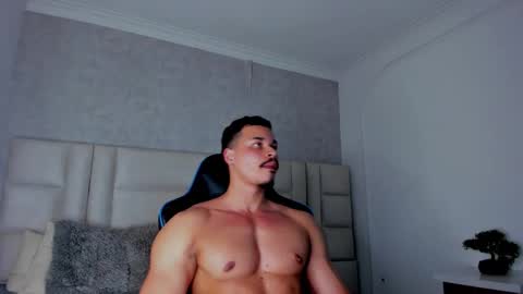 Snapshot of michael_reinolds chatting on November 12, 4:46 am Michael online show from November 12, 4:46 am