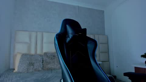 Snapshot of michael_reinolds chatting on November 23, 6:24 am Michael online show from November 23, 6:24 am