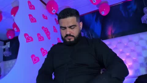 Snapshot of michaelbear_ chatting on February 16, 12:32 pm Michael online show from February 16, 12:32 pm