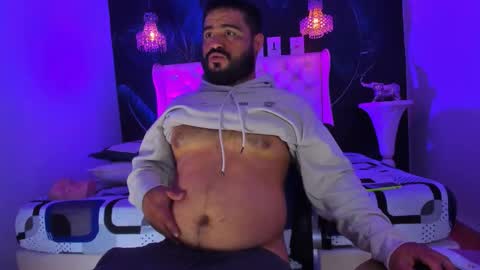 Snapshot of michaelbear_ chatting on October 4, 2:15 pm Michael online show from October 4, 2:15 pm