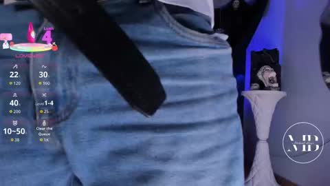 Snapshot of michaelbear_ chatting on October 26, 4:46 pm Michael online show from October 26, 4:46 pm