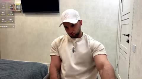 Snapshot of michaelbradley_for_u chatting on June 10, 9:35 pm michaelbradley_for_u online show from June 10, 9:35 pm