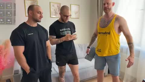 michaelbradley_for_u online show from July 18, 10:41 am