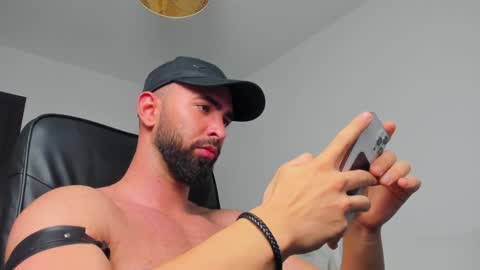 MichaelEvansx online show from December 17, 12:45 am