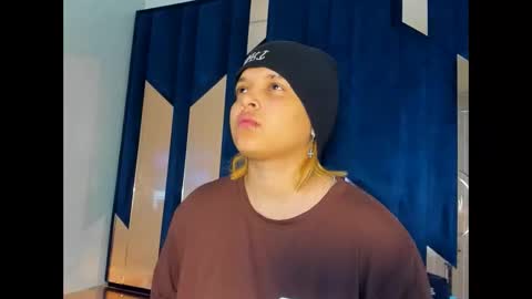 Snapshot of michell_rs chatting on November 4, 6:45 am michell_rs online show from November 4, 6:45 am