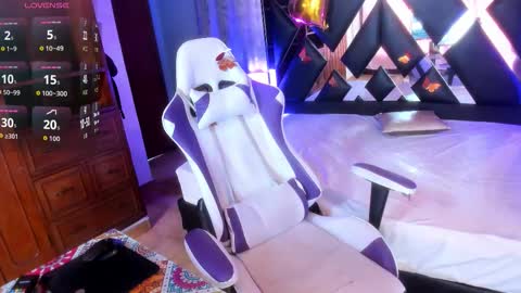 Michell  online show from February 18, 7:10 pm