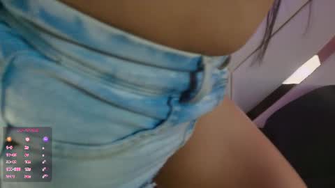 Snapshot of michelle_cutee_ chatting on June 18, 8:13 pm michelle_cutee_ online show from June 18, 8:13 pm