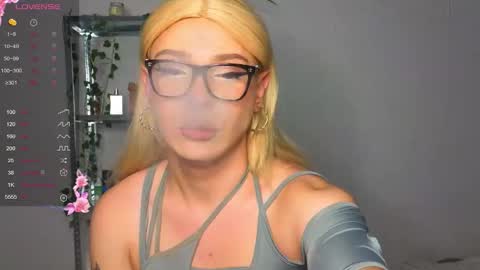 Snapshot of michelle_jacksonn chatting on September 16, 5:36 pm michelle_jacksonn online show from September 16, 5:36 pm