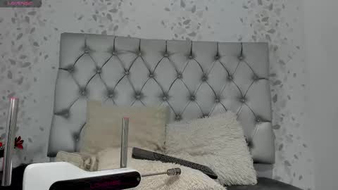 Snapshot of michelle_perla chatting on September 23, 7:17 pm michelle perla online show from September 23, 7:17 pm