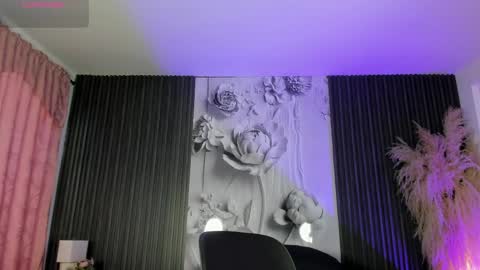 michellepreston_ online show from April 23, 12:04 pm