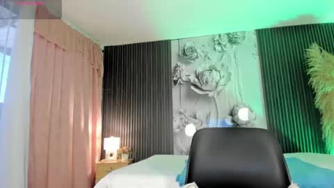 michellepreston_ online show from April 27, 12:03 pm
