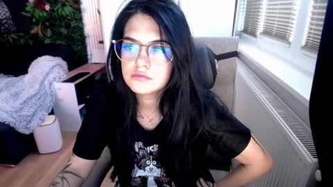 Snapshot of michellerossee chatting on November 25, 8:14 am michellerossee online show from November 25, 8:14 am