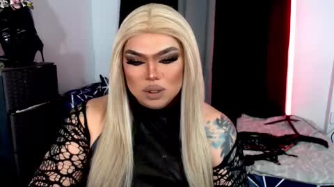 Snapshot of michellevixen921 chatting on October 30, 5:57 pm Michelle online show from October 30, 5:57 pm