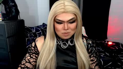 Snapshot of michellevixen921 chatting on November 3, 6:31 pm Michelle online show from November 3, 6:31 pm