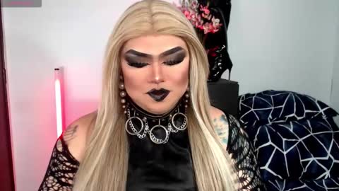 Snapshot of michellevixen921 chatting on November 16, 6:24 pm Michelle online show from November 16, 6:24 pm