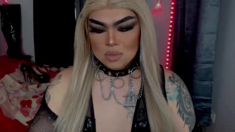 Snapshot of michellevixen921 chatting on February 5, 6:18 am Michelle online show from February 5, 6:18 am
