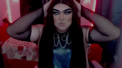 Snapshot of michellevixen921 chatting on February 9, 3:38 pm Michelle online show from February 9, 3:38 pm