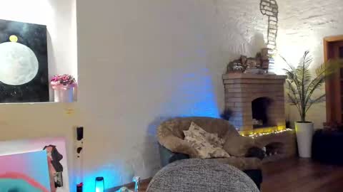 Snapshot of michi_souffl chatting on December 12, 12:38 am Michi online show from December 12, 12:38 am