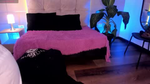 michonne_09 online show from December 14, 1:00 am