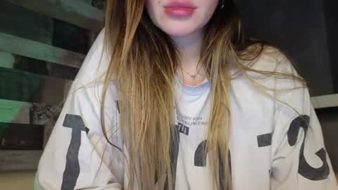 Snapshot of mickey_mousel chatting on June 4, 6:36 pm mickey_mousel online show from June 4, 6:36 pm