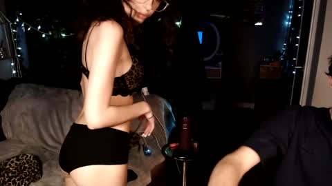 Snapshot of midnight_motion chatting on April 2, 5:27 am midnight_motion online show from April 2, 5:27 am