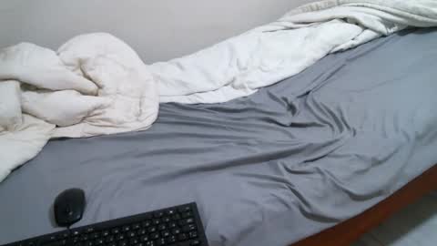 midnightasiko online show from May 5, 6:10 am