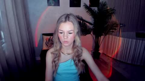 midnighteaura online show from April 28, 11:26 am