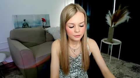 Snapshot of midnighteaura chatting on May 10, 11:26 am midnighteaura online show from May 10, 11:26 am