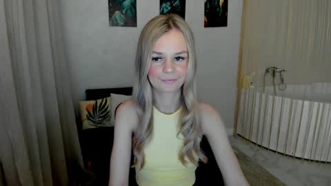 Snapshot of midnighteaura chatting on May 14, 11:17 am midnighteaura online show from May 14, 11:17 am