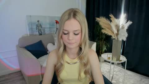 Snapshot of midnighteaura chatting on June 1, 7:26 pm midnighteaura online show from June 1, 7:26 pm
