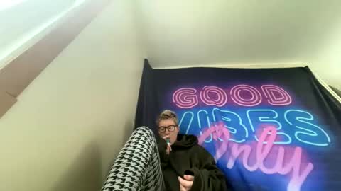 Snapshot of midnightmochi2 chatting on April 30, 12:00 pm midnightmochi2 online show from April 30, 12:00 pm