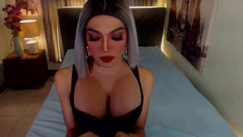 Snapshot of midnightscentxx chatting on October 1, 8:20 am KATE online show from October 1, 8:20 am