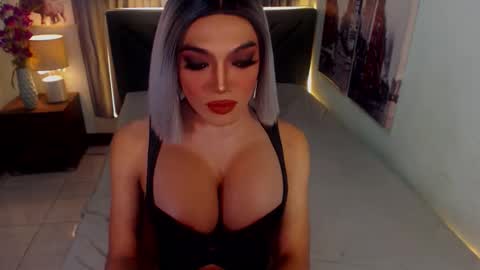 Snapshot of midnightscentxx chatting on October 5, 6:23 am KATE online show from October 5, 6:23 am