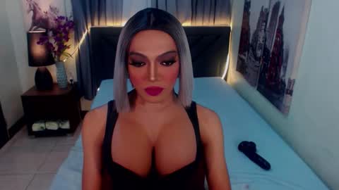 Snapshot of midnightscentxx chatting on December 15, 5:55 am KATE online show from December 15, 5:55 am