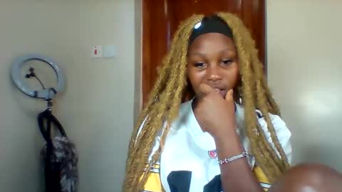 Snapshot of midnightt_tease chatting on September 17, 11:56 am midnightt_tease online show from September 17, 11:56 am