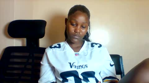 Snapshot of midnightt_tease chatting on October 6, 11:18 am midnightt_tease online show from October 6, 11:18 am