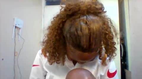 Snapshot of midnightt_tease chatting on November 17, 4:46 pm midnightt_tease online show from November 17, 4:46 pm