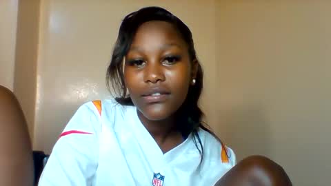 Snapshot of midnightt_tease chatting on December 1, 5:07 pm midnightt_tease online show from December 1, 5:07 pm