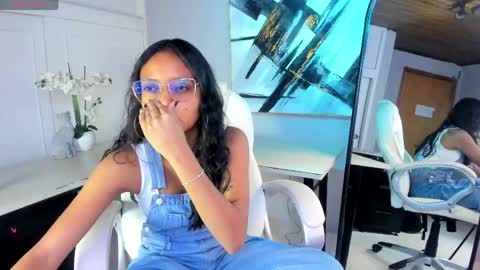 Snapshot of miel_ambar chatting on April 28, 3:39 pm miel_ambar online show from April 28, 3:39 pm