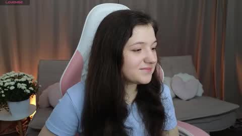 Snapshot of mielrains chatting on October 31, 7:20 am Miel online show from October 31, 7:20 am