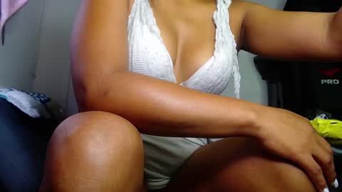 Snapshot of mielsquirt chatting on February 2, 10:17 pm mielsquirt online show from February 2, 10:17 pm