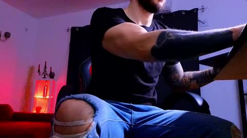 MightyAaron online show from December 16, 5:23 am